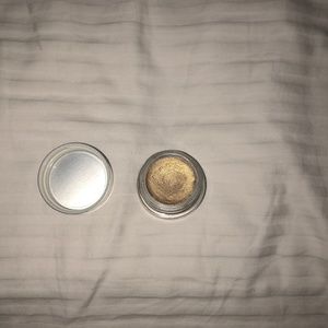 Kylie cosmetics gold eyeshadow